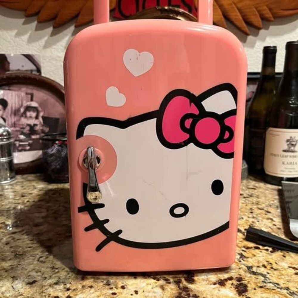 Rare 2000s Hello Kitty Mini Fridge!